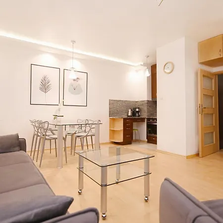 Victus Functional With Parking And Balcony By Renters Lejlighed Sopot